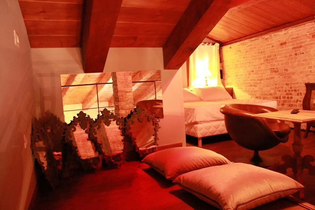 Rosso Charm B&B Veneza 3*,  Itália