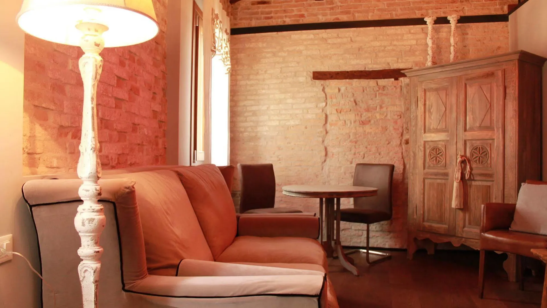 Rosso Charm B&B Veneza