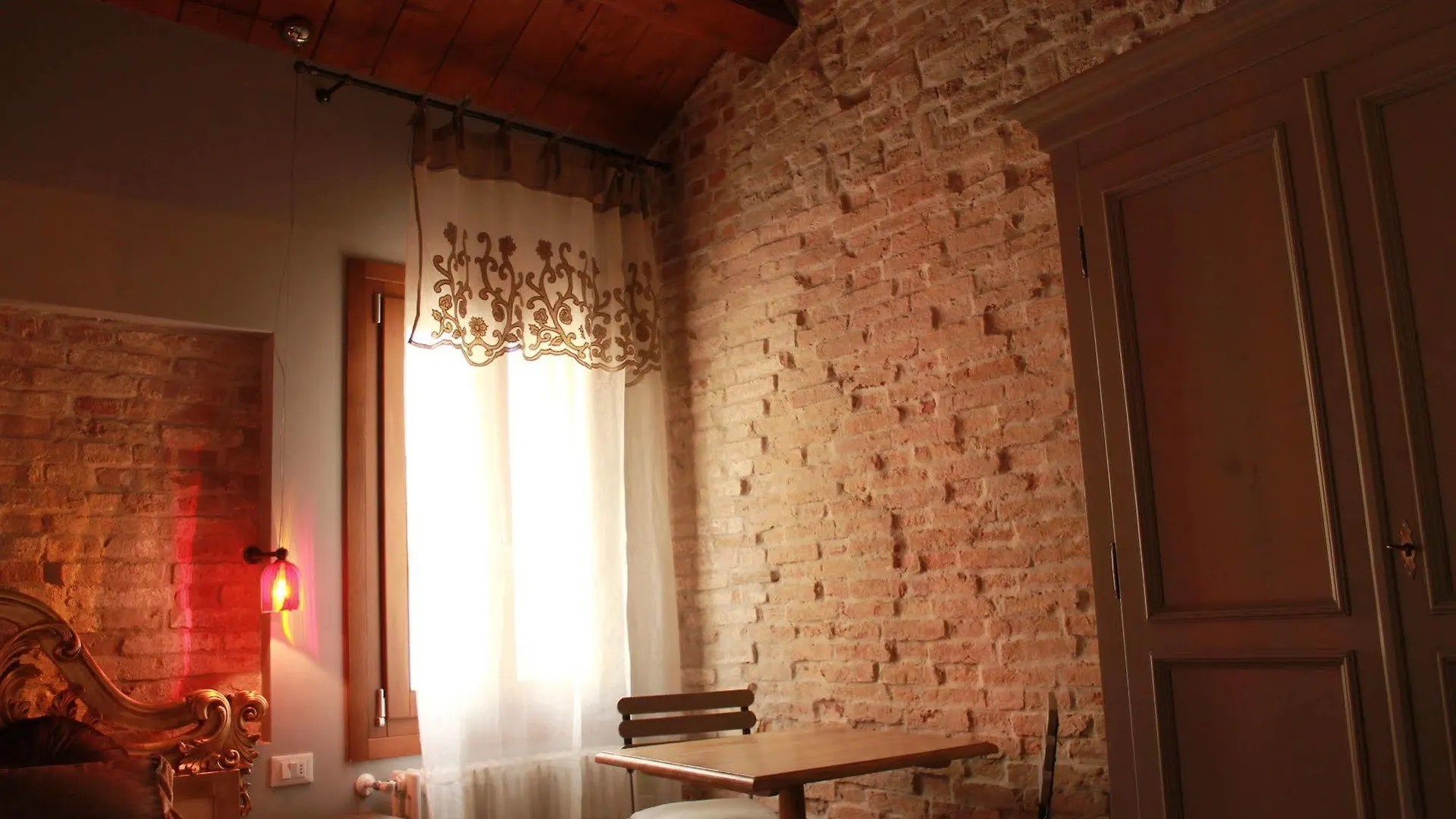 Rosso Charm B&B Veneza Alojamento de Acomodação e Pequeno-almoço