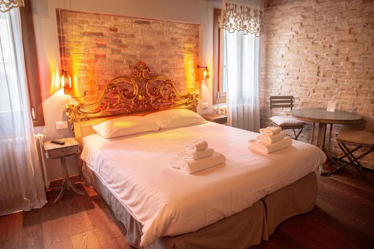 Rosso Charm B&B Veneza Alojamento de Acomodação e Pequeno-almoço