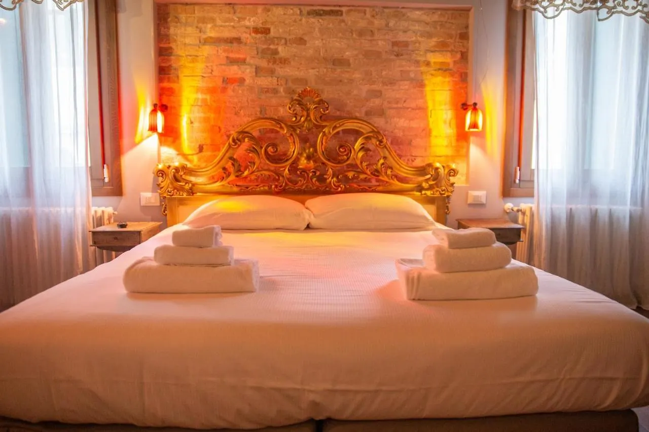 Rosso Charm B&B Veneza Itália