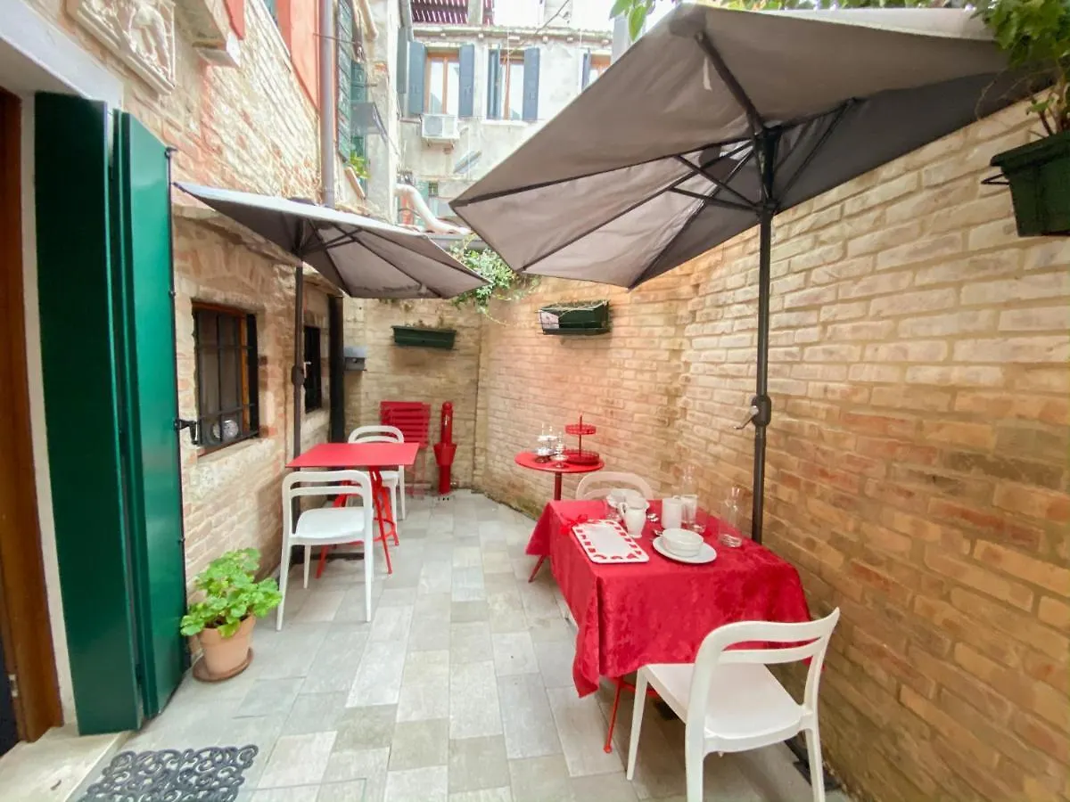 Alojamento de Acomodação e Pequeno-almoço Rosso Charm B&B Veneza