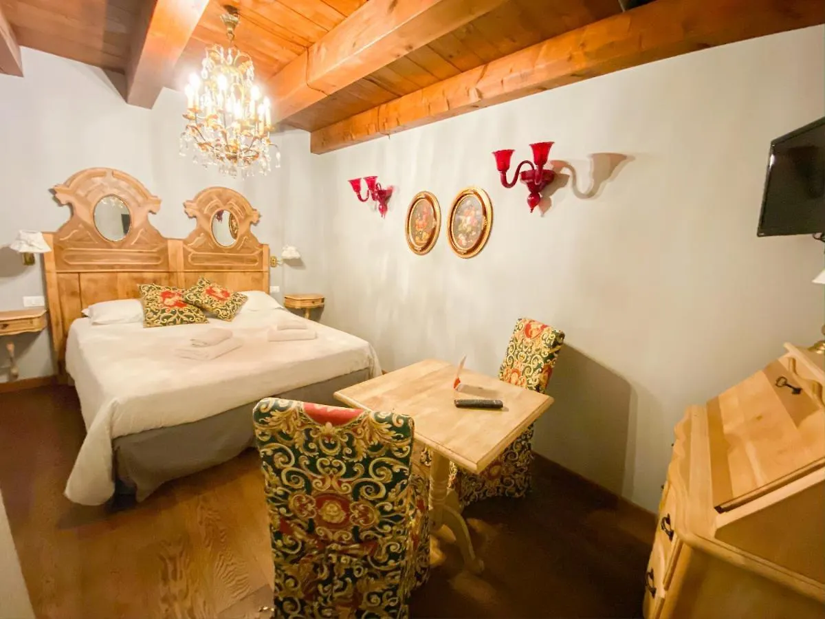 Rosso Charm B&B Veneza