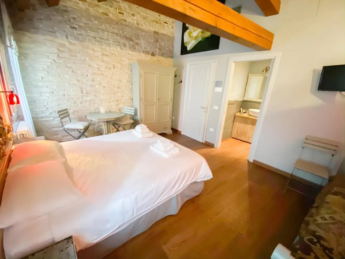 Alojamento de Acomodação e Pequeno-almoço Rosso Charm B&B Veneza