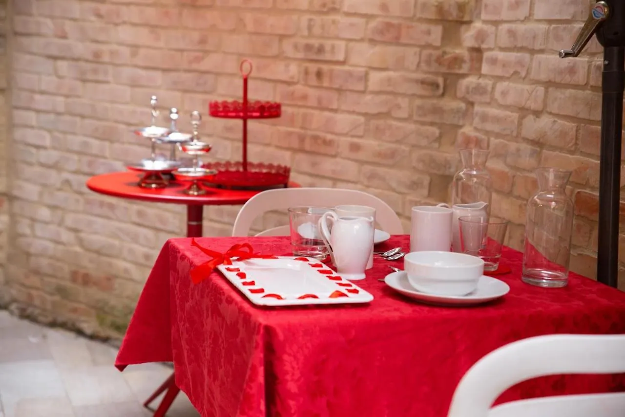 Rosso Charm B&B Veneza 3*,