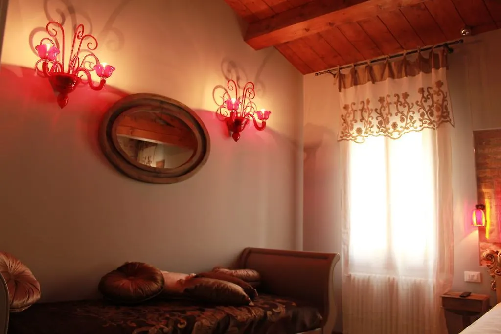Rosso Charm B&B Venice