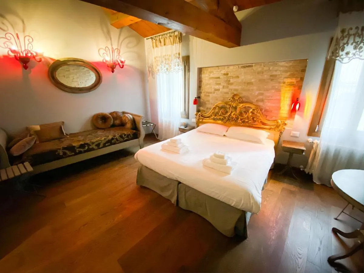 *** Bed & Breakfast Rosso Charm B&B Venice Italy